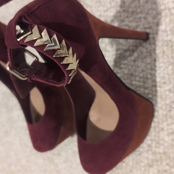 H by Halston genuine suede platform heels - Picture 2 of 9